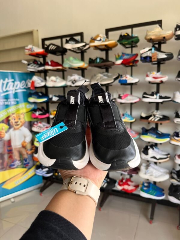 nike hitam putih insole 17 cm