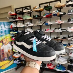 sepatu hitam putih van